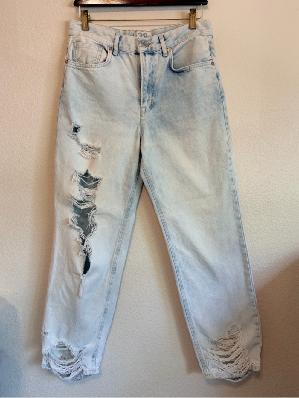 We The Free distressed straight leg jeans, ultralight wash, 100% Cotton, size 28 - Picture 2 of 14